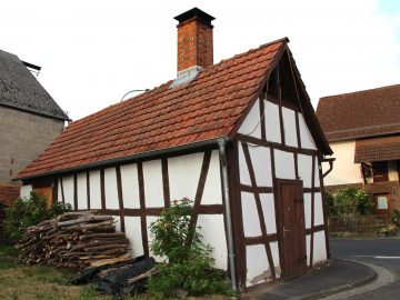 Denkmalgeschütztes Backhaus, Mittelgasse 1, Gonterskirchen,