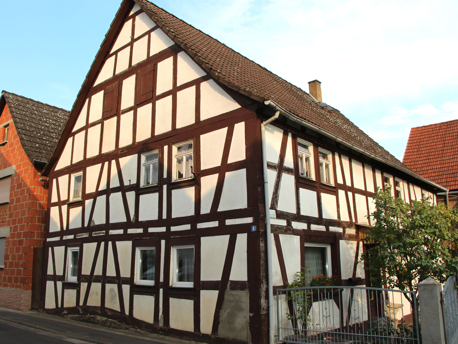 Denkmalgeschütztes Fachwekhaus Friedbergerstraße 4, Gonterskirchen, Kulturdenkmäler Laubach