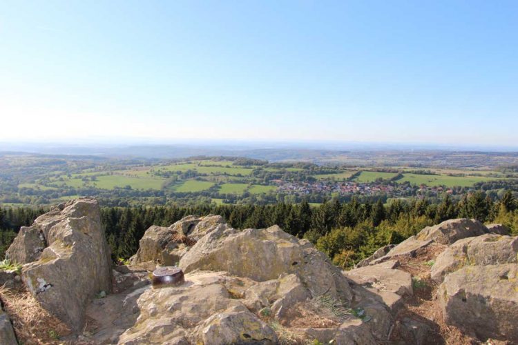 Ausblick vom Bilstein bei Gipfeltour Schotten