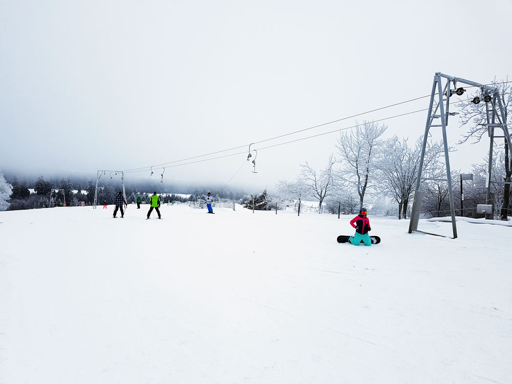Skigebiet, Ski, Schnee, Skifahren in Vogelsberg, Hessen Deutschland, Skilifte auf Hoherodskopf in Vogelsberg